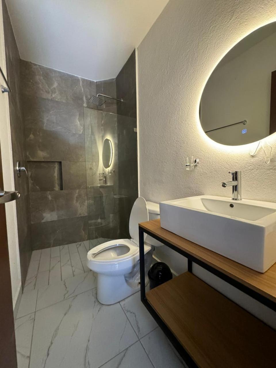 Vidrio Suites Col Americana Guadalajara Exterior photo